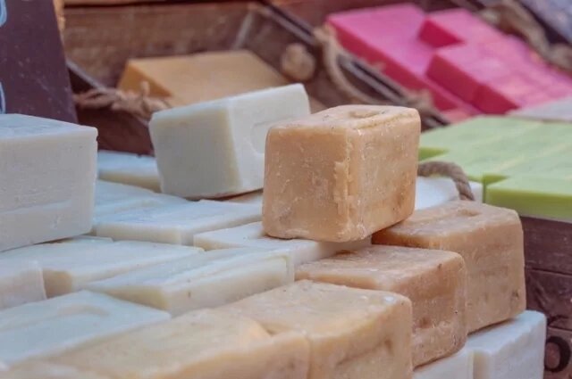    Что такое хозяйственное мыло и из чего его делают?