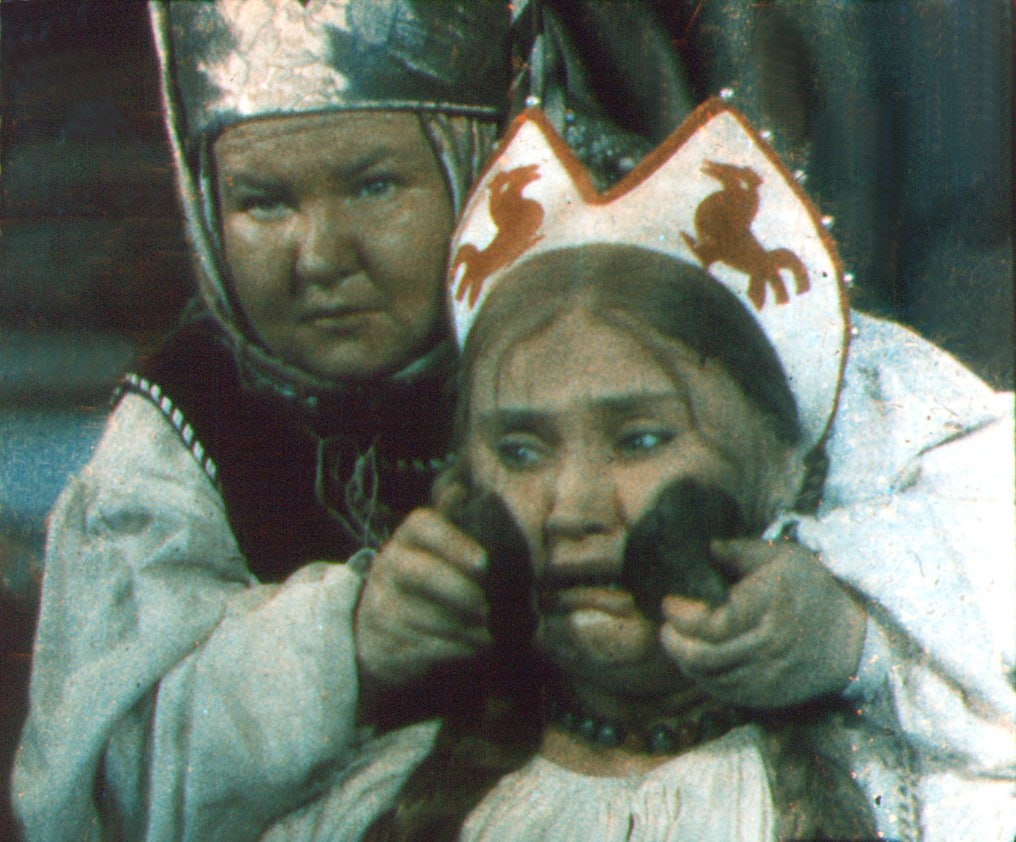 Кадр из фильма "Василиса Прекрасная", полученный с помощью двухцветки