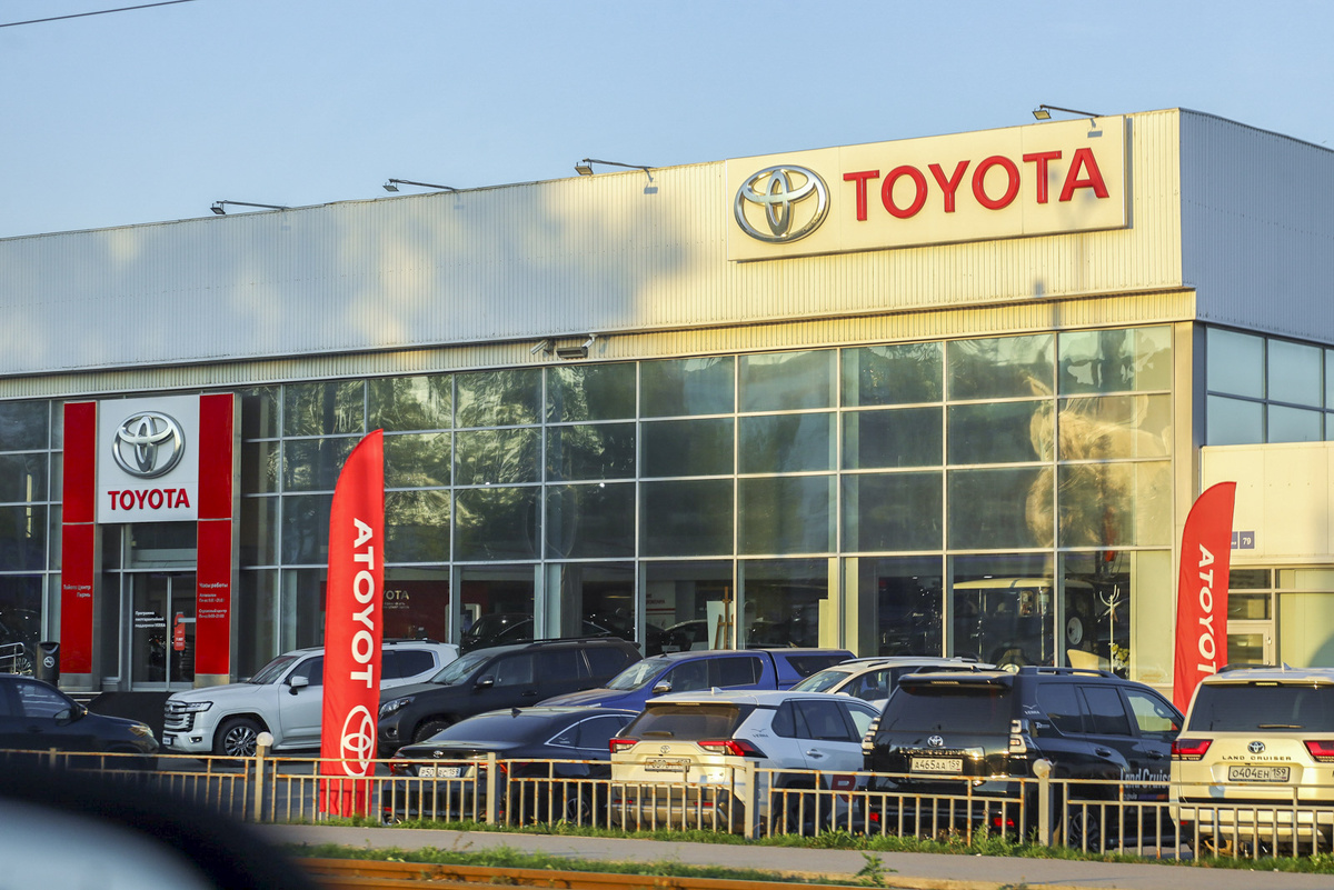 Toyota оформляет документы для работы в России.  Фото: Фото: ФедералПресс / Елена Майорова