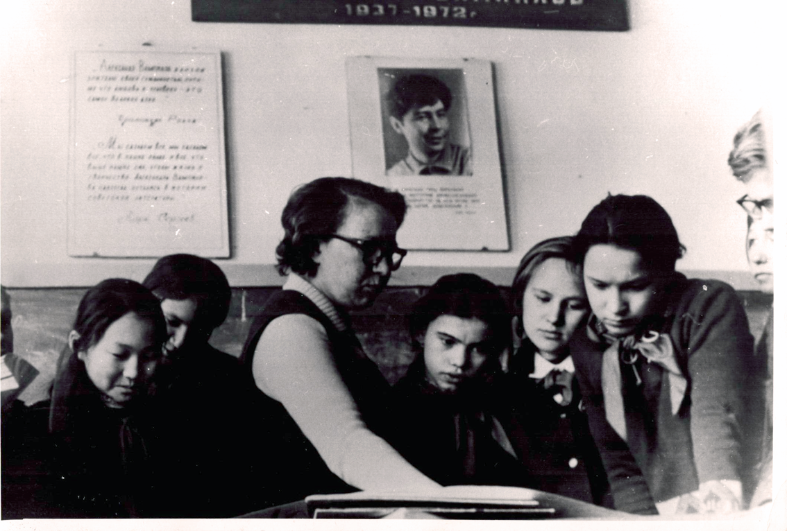 В 1972 г. в Кутуликской средней школе был организован кружок "Вампиловец". Под руководством Соломеиной Ю.Б. ребята собирали материал о своем земляке, навещали мать драматурга - Копылову Анастасию Прокопьевну.