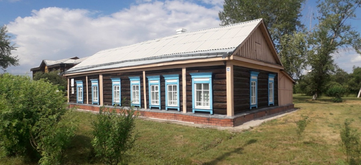 Открыт 18 марта 1978 года в здании бывшего барака для ссыльных, позднее служившем общежитием для учителей Кутуликской средней школы. 
