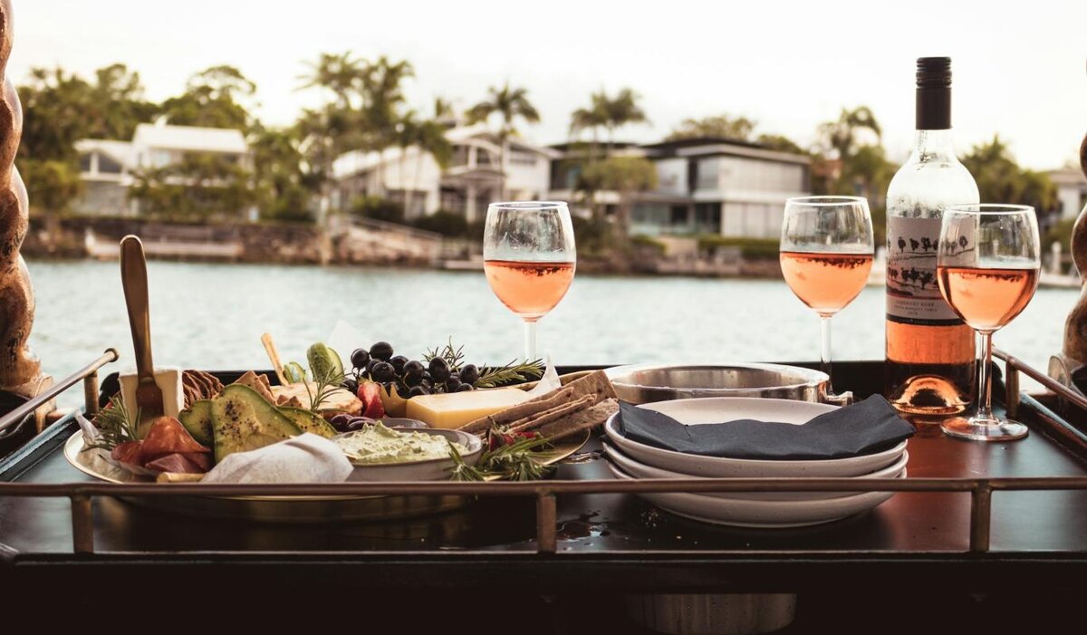     Розовое, игристое или оранжевое? Какое вино идеально подходит для весны