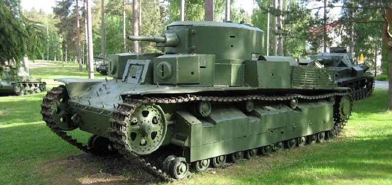 Т-28, многобашенный танк. На таких танках начинали воевать советские танкисты
