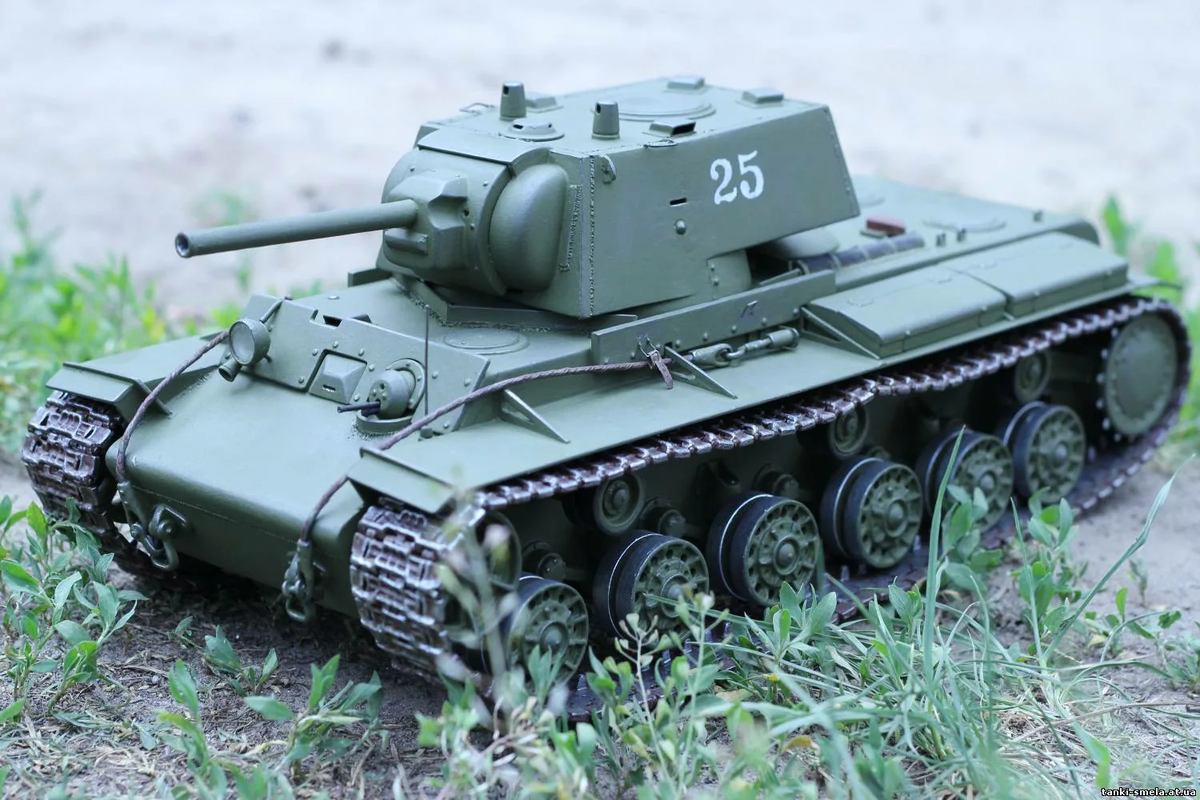 КВ -- тяжелый танк