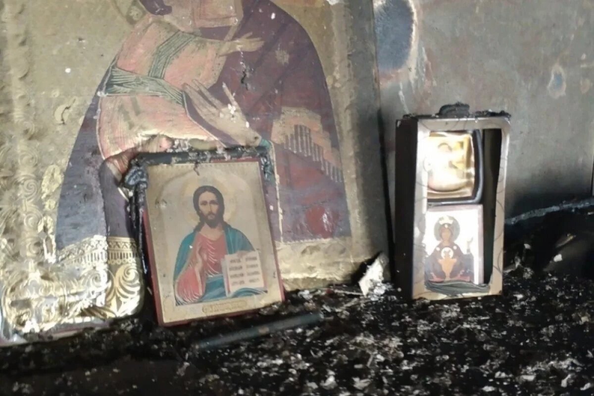    В Хабаровском крае пенсионерка погибла в пожаре из-за церковной свечи