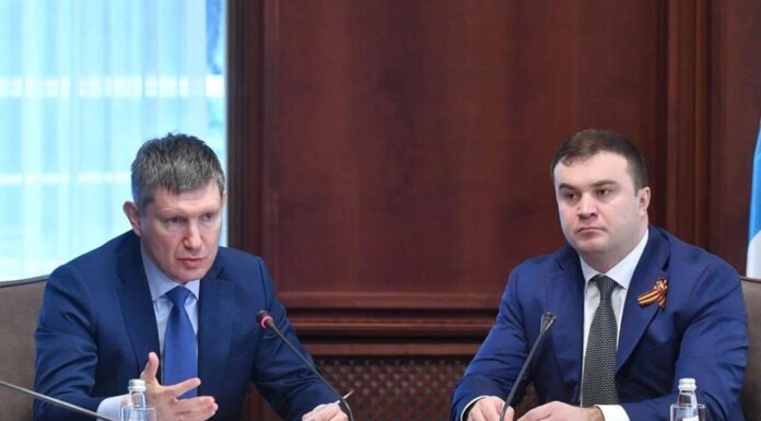    Максим Решетников и Виталий Хоценко. Фото пресс-службы правительства Омской области