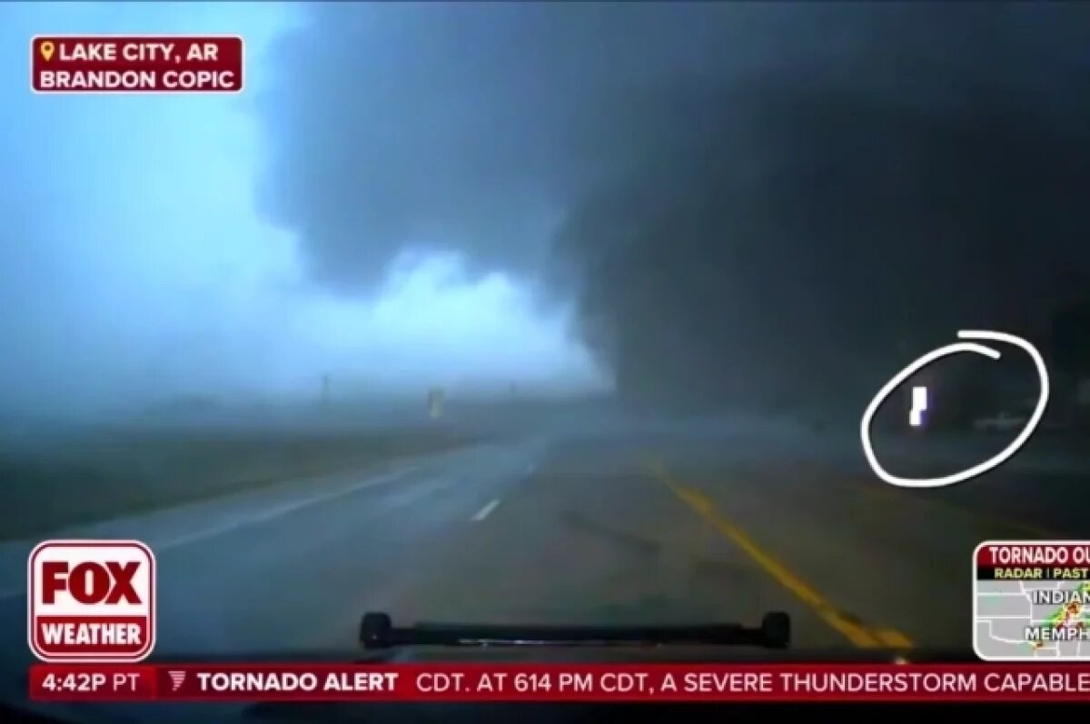    Fox News: мощный торнадо сметает американский штат Арканзас