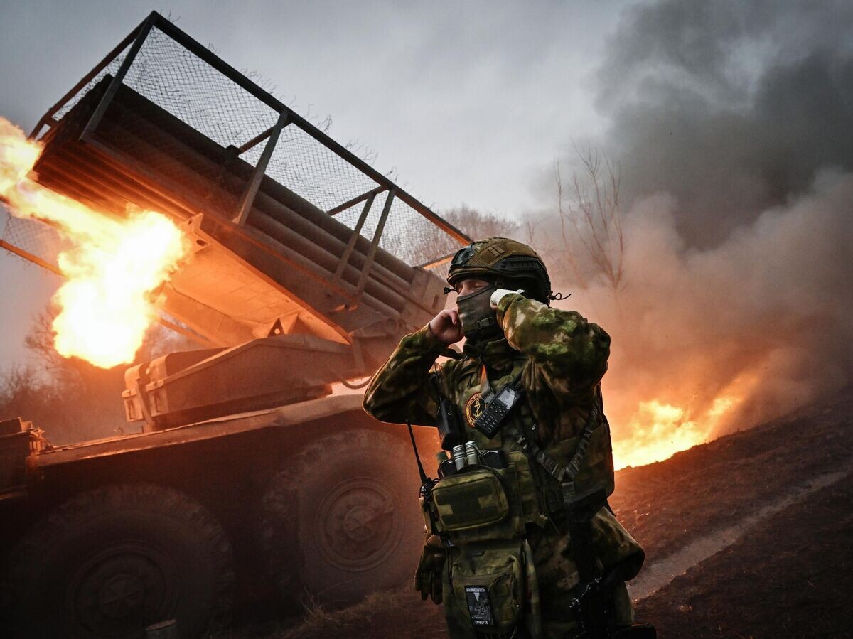    Боевая работа военнослужащих артиллерийского расчета РСЗО "Град" 40-й бригады морской пехоты группировки войск "Север" на Курском направлении СВО© РИА Новости / Станислав Красильников