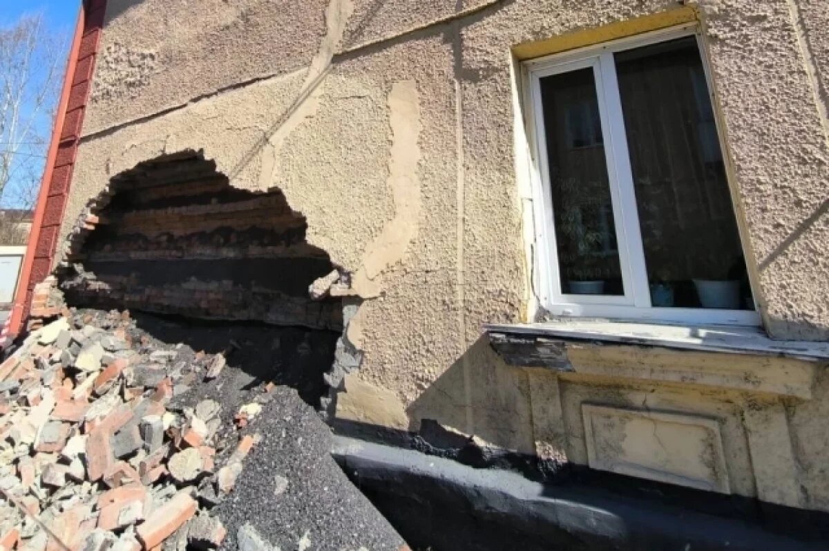    В Кузбассе возбудили дело после обрушения части стены многоквартирного дома