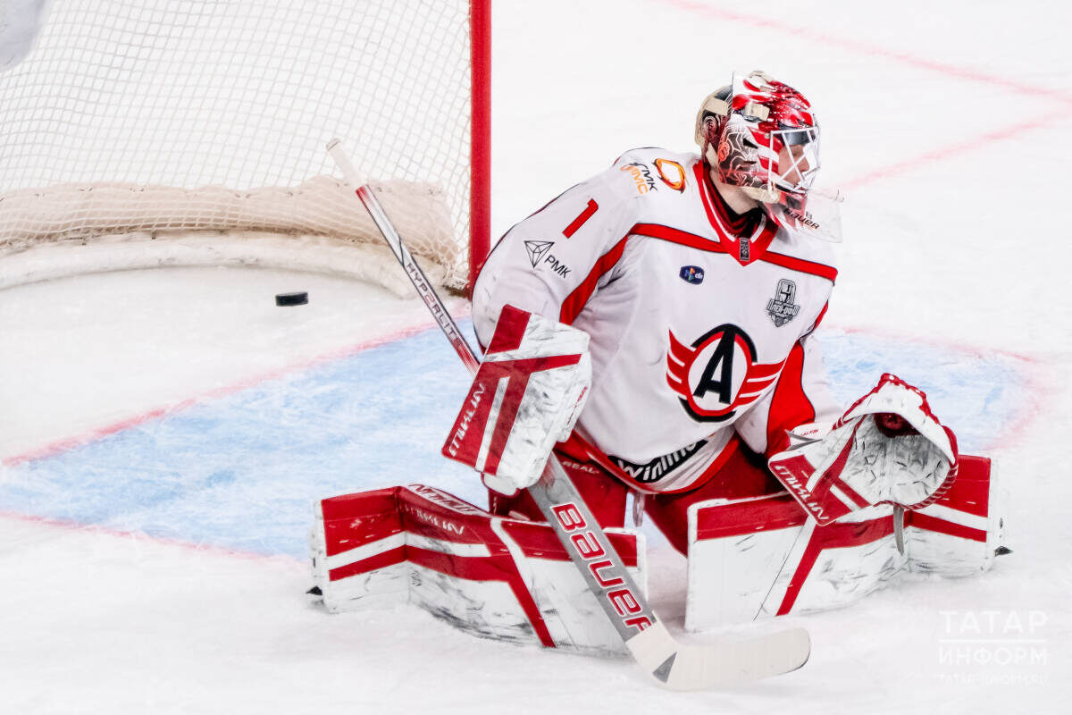 Владимир Галкин пропустил 4 шайбы за половину периода, причем как минимум в двух из них его вина абсолютна Фото: © Салават Камалетдинов / «Татар-информ»