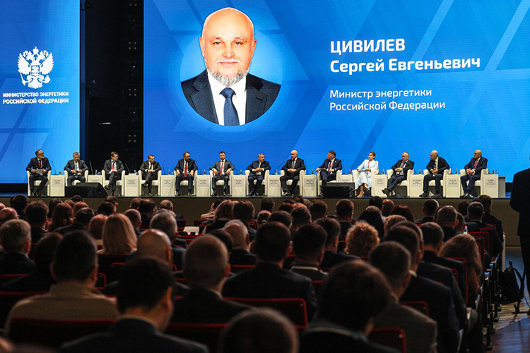    Полным патриотизма и воодушевления на подвиги оказалось выступление министра энергетики России Сергея Цивилева, чья команда разработала энергостратегию до 2050 года