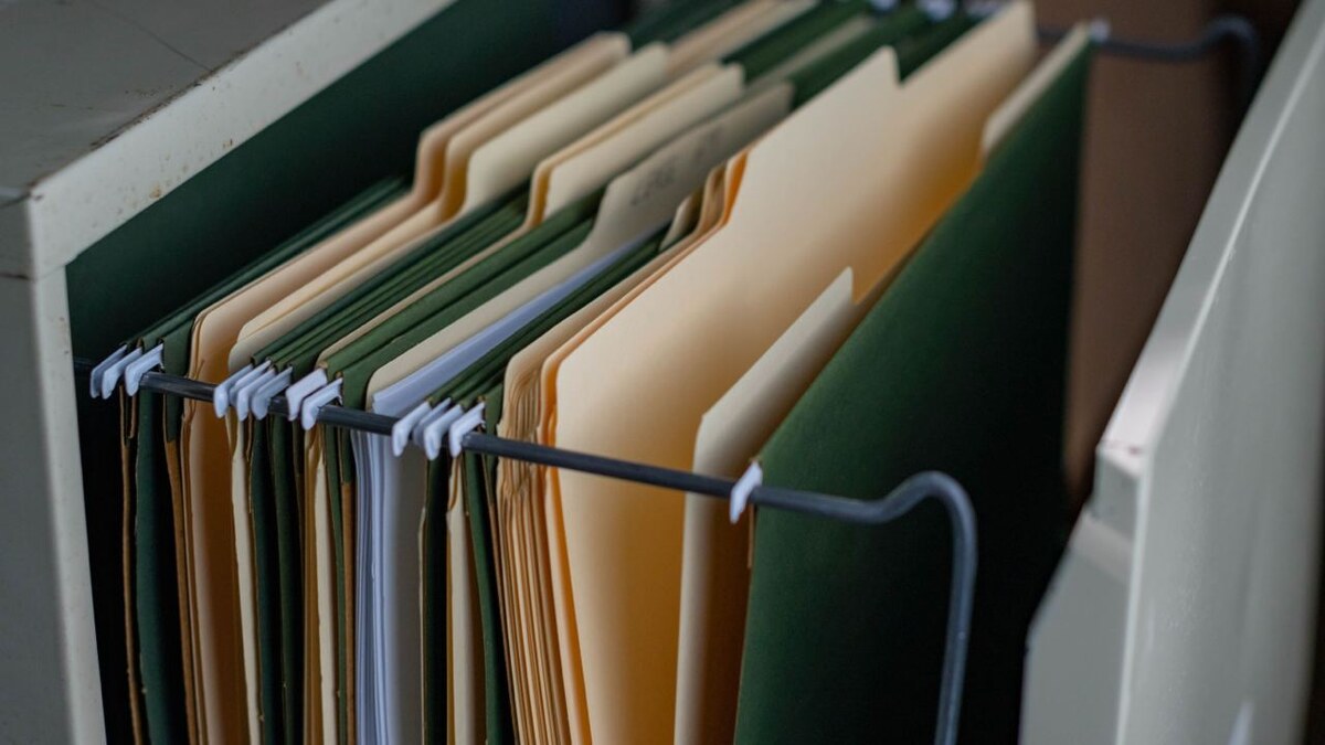 michasekdzi / Shutterstock / FOTODOM📷Характеристику с места работы может написать как руководитель, так и сотрудник отдела кадров