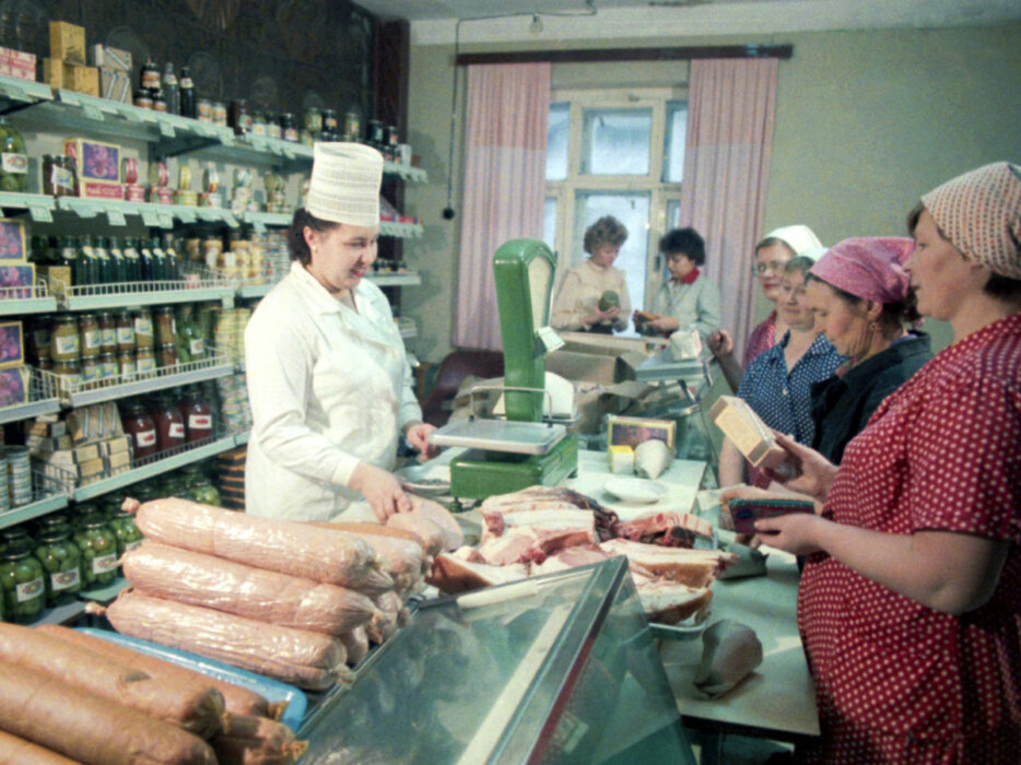 Источник: https://telegraf.news/eda/doktorskuju-kolbasu-v-sssr-na-samom-dele-pridumali-kak-lekarstvo-a-kogda-ona-perestala-byt-poleznoj-uznali-istoriju-legendarnoj-kolbasy/
