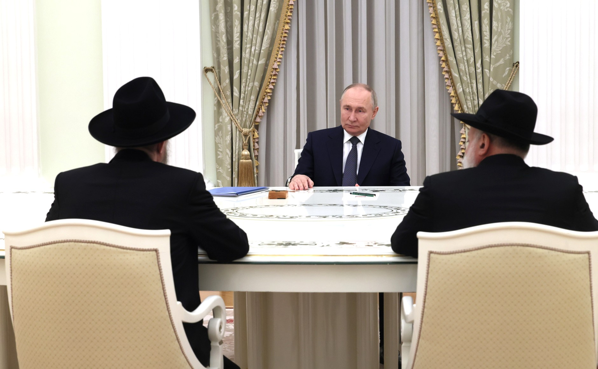 Встреча с главным раввином России Берлом Лазаром и президентом Федерации еврейских общин России Александром Бородой. Путин. Февраль 2025. Источник изображения: сайт http://putin.kremlin.ru/