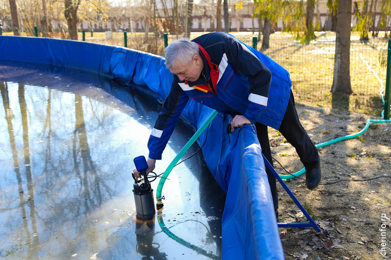    К сезону в городских парках отремонтируют и почистят аттракционы, приведут в порядок детские площадки, скамейки, арт-объекты, уберут мусор, грязь и листву с дорожек и газонов.