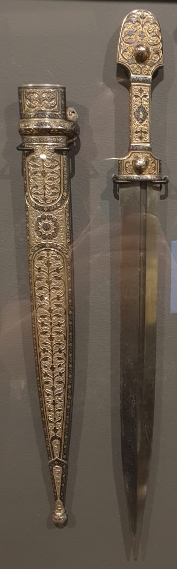 Кинжал кама с ножнами Тифлис, мастер Иосиф Попов, 1857 сталь, серебро, дерево, чернение, ковка