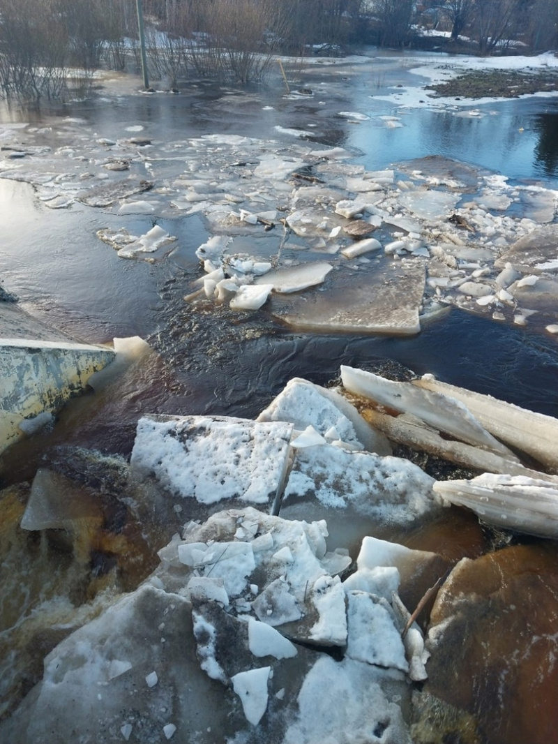    Спасатели выехали в поселок Карелии, где жители испугались подтопленияГосударственный комитет Карелии по ОЖ и БН