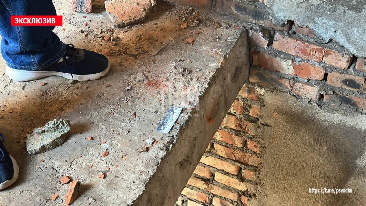 14-летняя школьница упала в шахту заброшенного здания в Великих Луках
Фото: Telegram-канал «Псковская сводка. ПАИ»