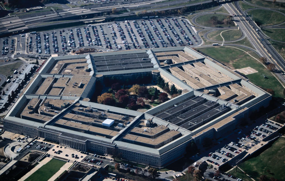 Пентагон. Вид на Пентагон с воздуха, Арлингтон, штат Вирджиния.