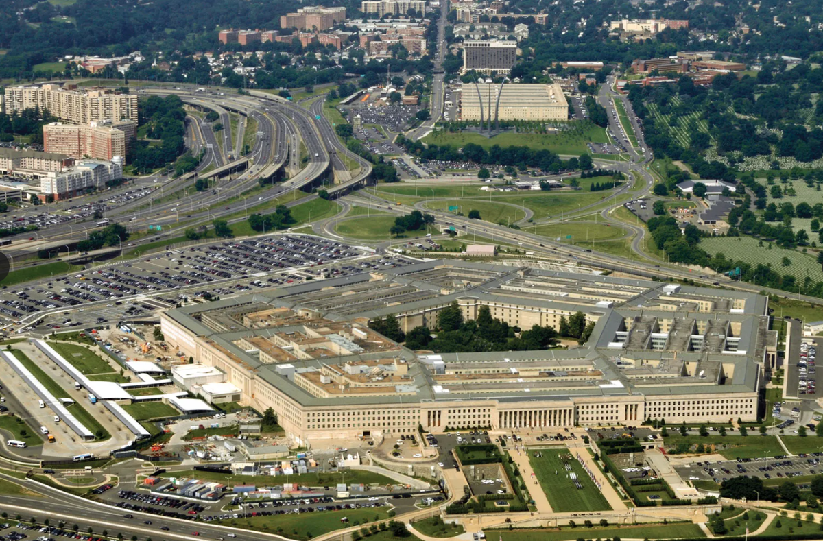 Пентагон. Вид с воздуха на Пентагон в Арлингтоне, штат Вирджиния, США.