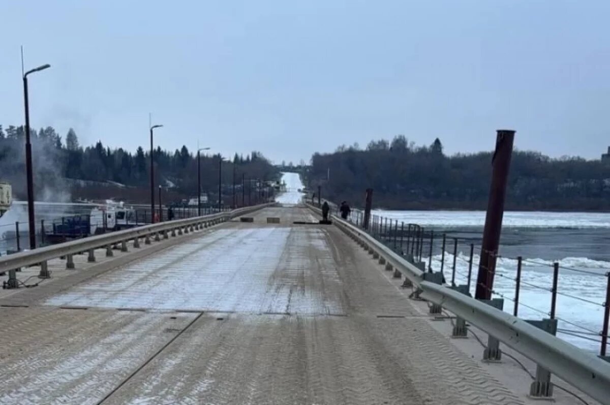    Очевидцы поделились видео c места происшествия в сети.