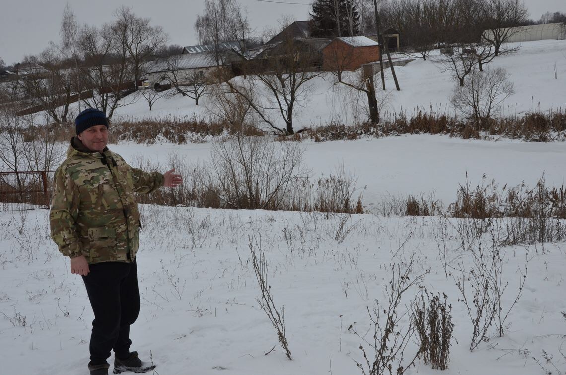 Сергей Афанасьев: «С этого пригорка хорошо видна другая сторона села. С него вниз к пруду, что вырыли по инициативе дяди Саши-фронтовика, мы зимой катались огромной гурьбой».