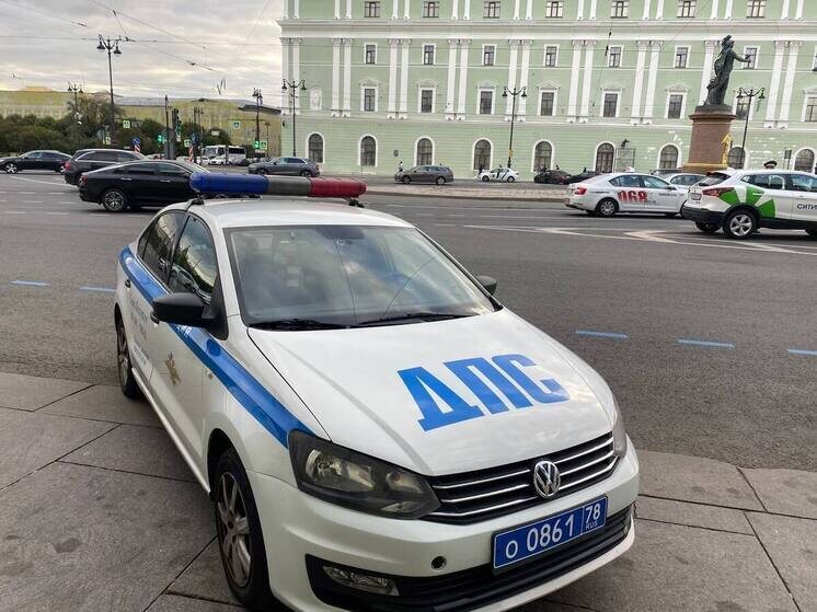     Сотрудники УСБ МВД выявили факты коррупции со стороны сотрудников ГИБДД. Фото: Архив МК в Питере