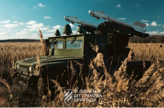 Украинский зенитно-ракетный комплекс на базе внедорожника HMMWV с ракетами P-73 Фото: 3-я ОШБр ВСУ