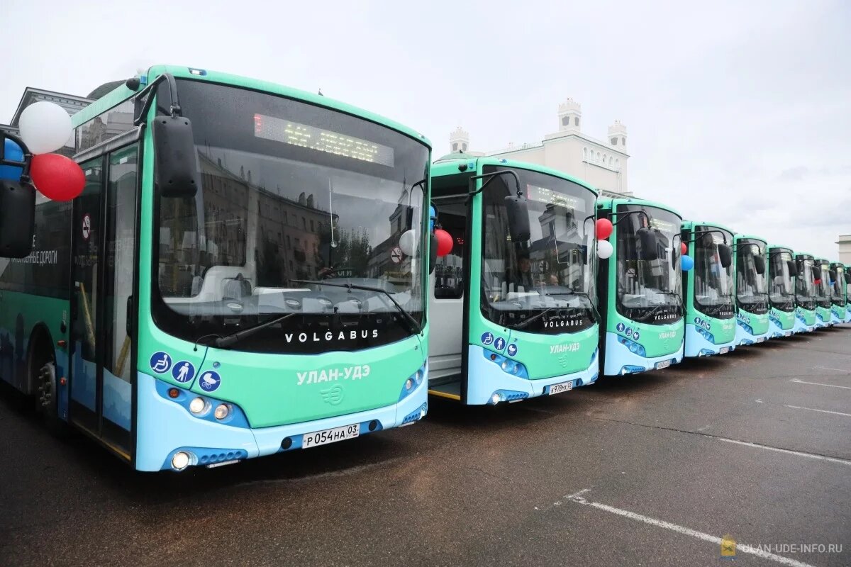    Глава Бурятии обсудил с Денисом Мантуровым закупку трамваев и автобусов