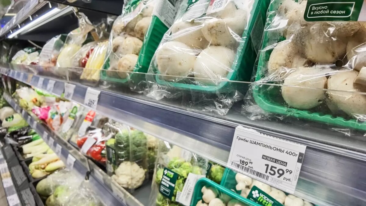 Плодоовощная продукция как-то в целом подешевела, но картошка, помидоры и капуста неприлично быстро дорожают. Фото: Юлия Песня. ТАСС