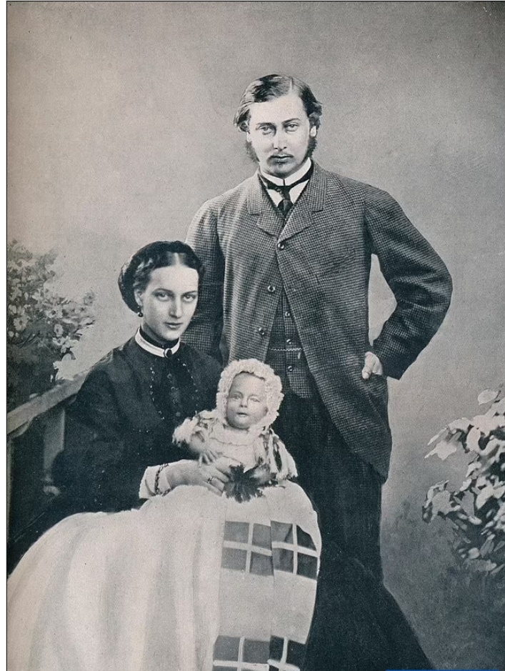 Принц и принцесса Уэльские с маленьким принцем Альбертом «Эдди» Виктором, 1864 год