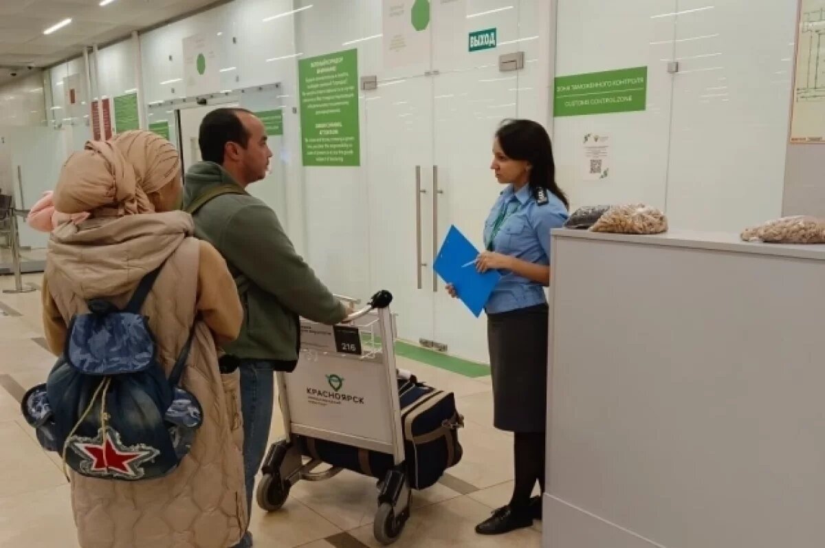    У пассажиров в красноярском аэропорту изъяли и сожгли опасные бобовые