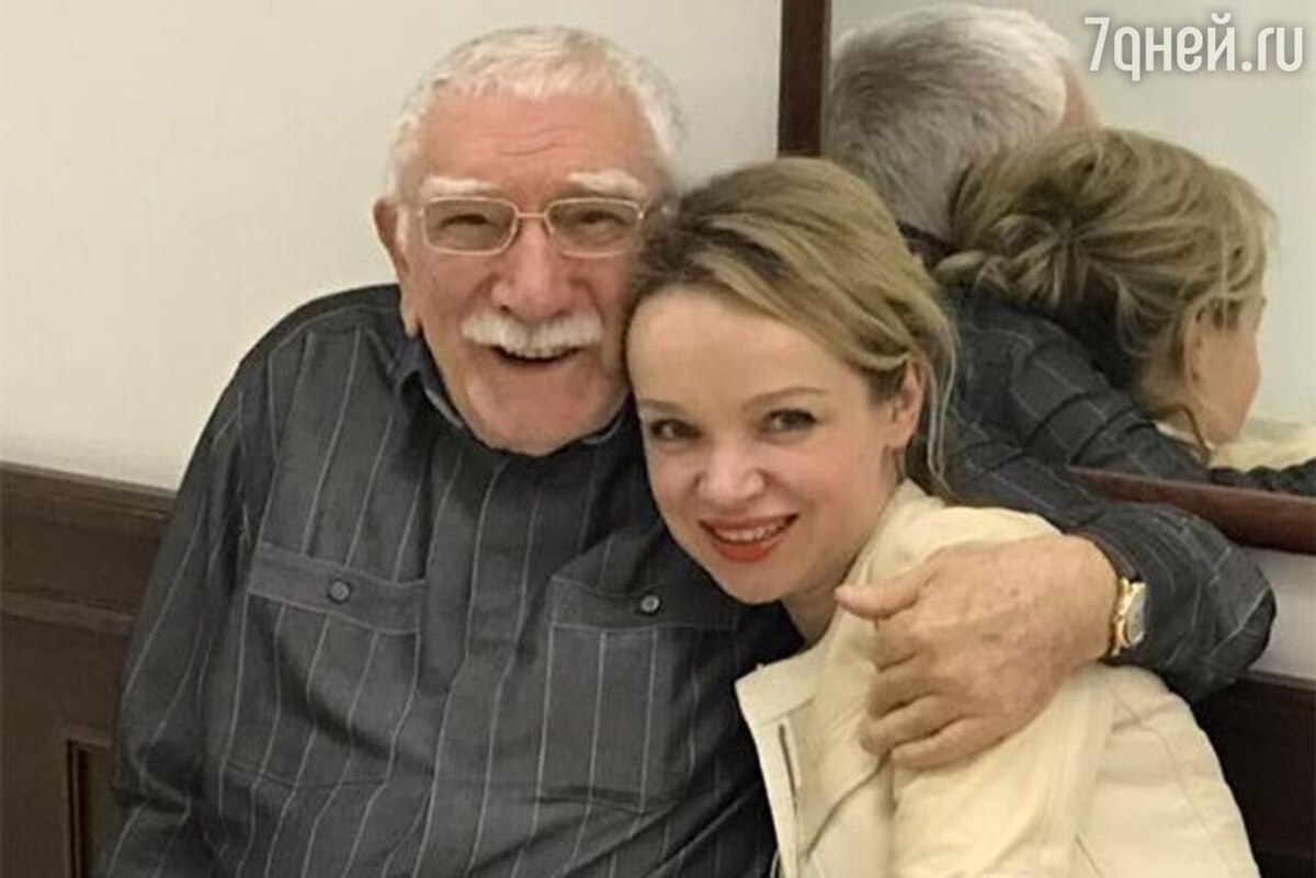    Армен Джигарханян и Виталина Цымбалюк-Романовская Социальные сети