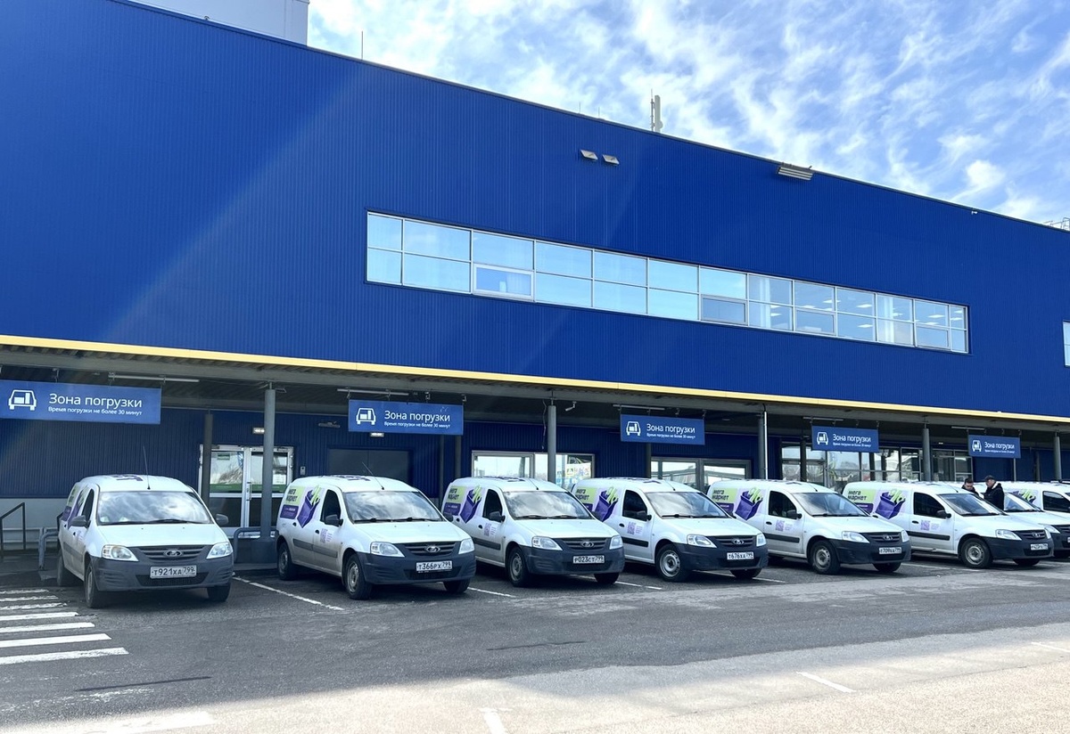 Зона погрузки рядом с бывшим магазином Икея. Фото автора.