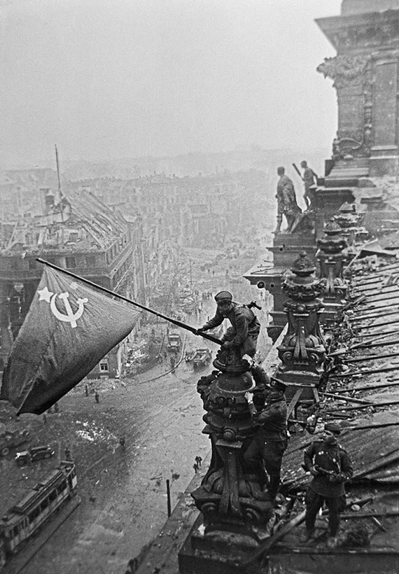 Знамя над Рейхстагом. Автор - Евгений Халдей