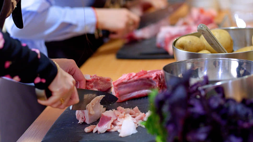 В Казани суд на 30 суток закрыл ресторан из-за сальмонеллеза у двух посетителей.📷Фото: Алексей Смагин / Коммерсантъ