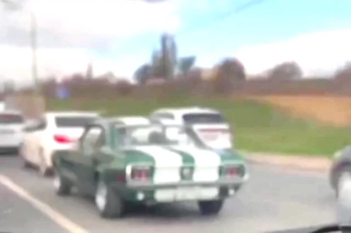    Раритетный Ford попал на видеорегистраторы волгоградских автомобилистов