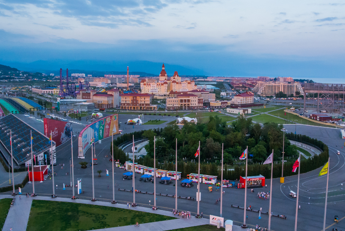 Вид на Олимпийский парк в Сочи. Источник фото: commons.wikimedia.org. Автор: Максим Битюцкий