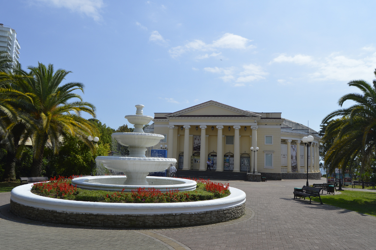 Зимний театр в Сочи. Источник фото: commons.wikimedia.org. Автор: Nikamart