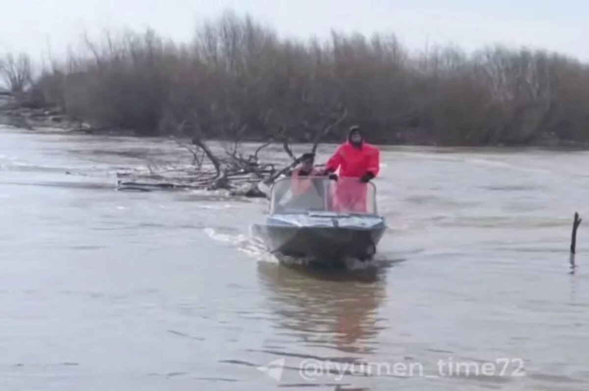    В зонах подтопления в Тюменской области налаживаются переправы