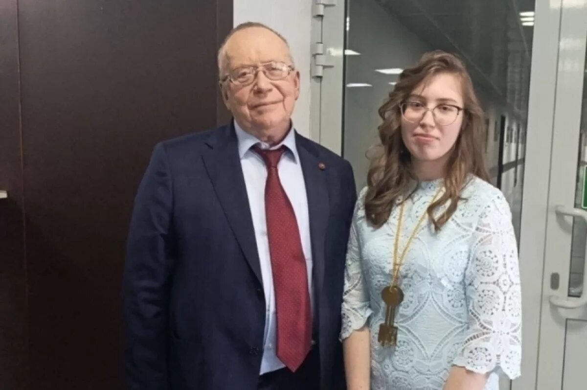    Псковичка получила два ключа от дверей МГИМО на телешоу «Умники и Умницы»