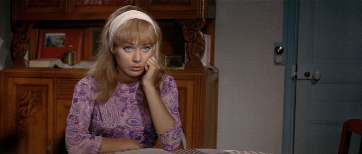 Женевьев Град тоже прославилась роль дочери жандарма, но не стала особо известной за пределами серии. Между прочим, была женой одного из братьев Богдановых. 