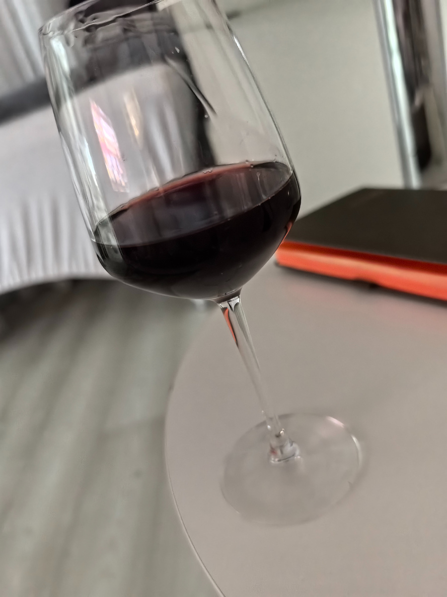 Вино Вы же помните, что я его люблю, а тут еще неделя какая-то сложная. Смотрю кстати не только у меня одной... Держимся!