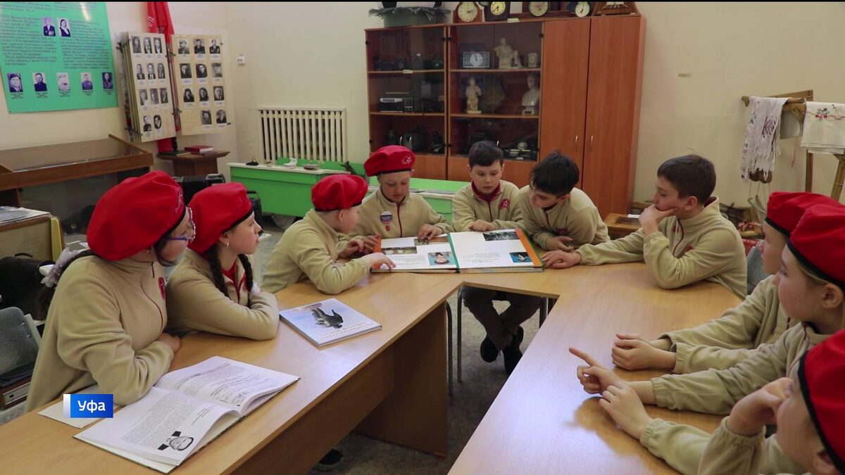    Узнают о важных событиях из первых уст: в Уфе в школе реализуется проект "Живые голоса истории"
