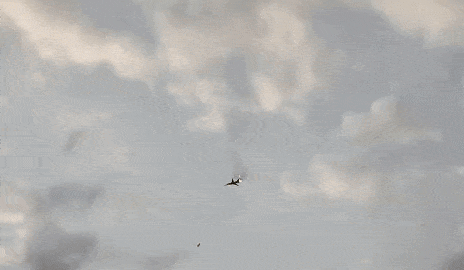 19 апреля 2024 года самолет Ту-22М3 России потерпел крушение, возвращаясь на аэродром базирования после выполнения боевой задачи//Видео с ТГ-канала военного эксперта Кирилла Фёдорова