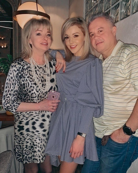 Юлианна с родителями