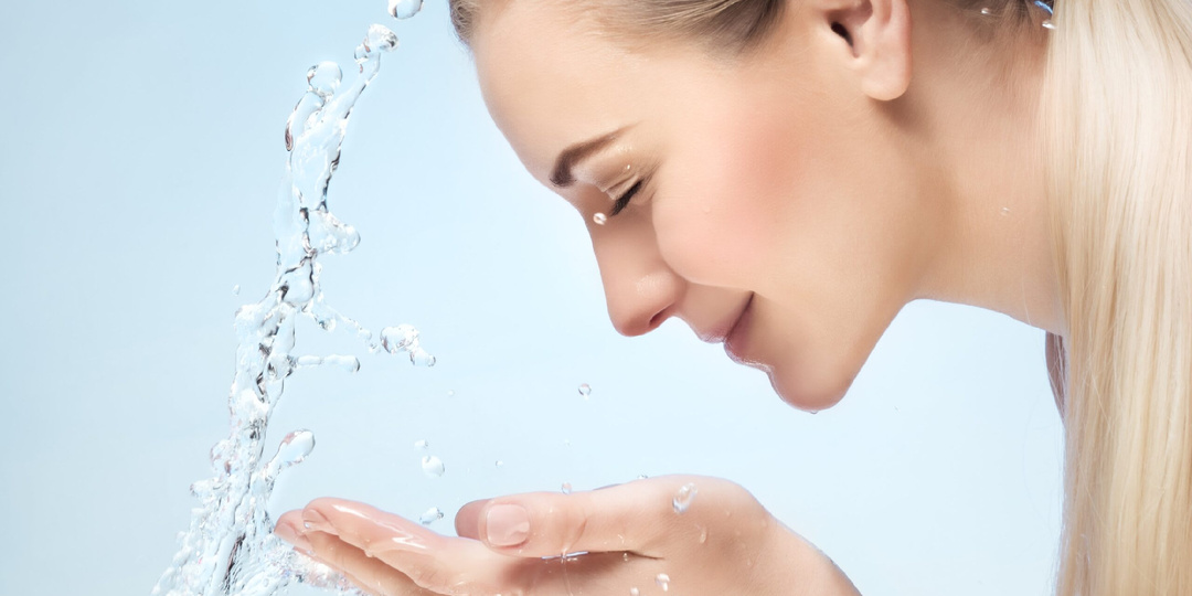 Можно ли гидролатом орошать лицо в течении дня ?