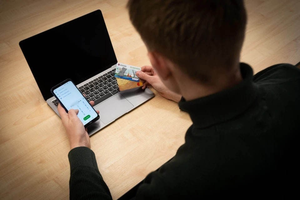    МВД: Россиянам грозит до 10 лет тюрьмы за сдачу аккаунтов в аренду мошенникам Юлия ПЫХАЛОВА