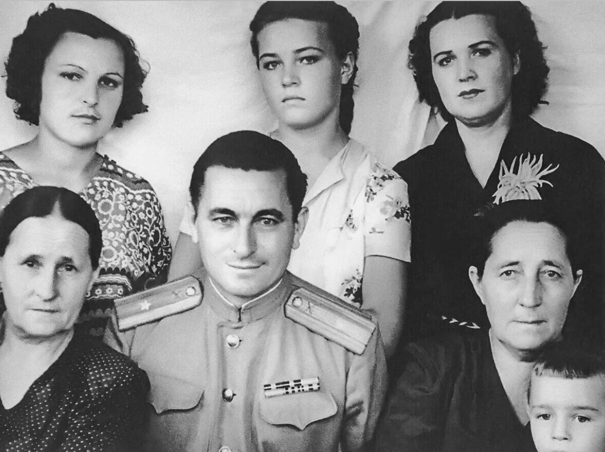 Людмила Чурсина с семьей