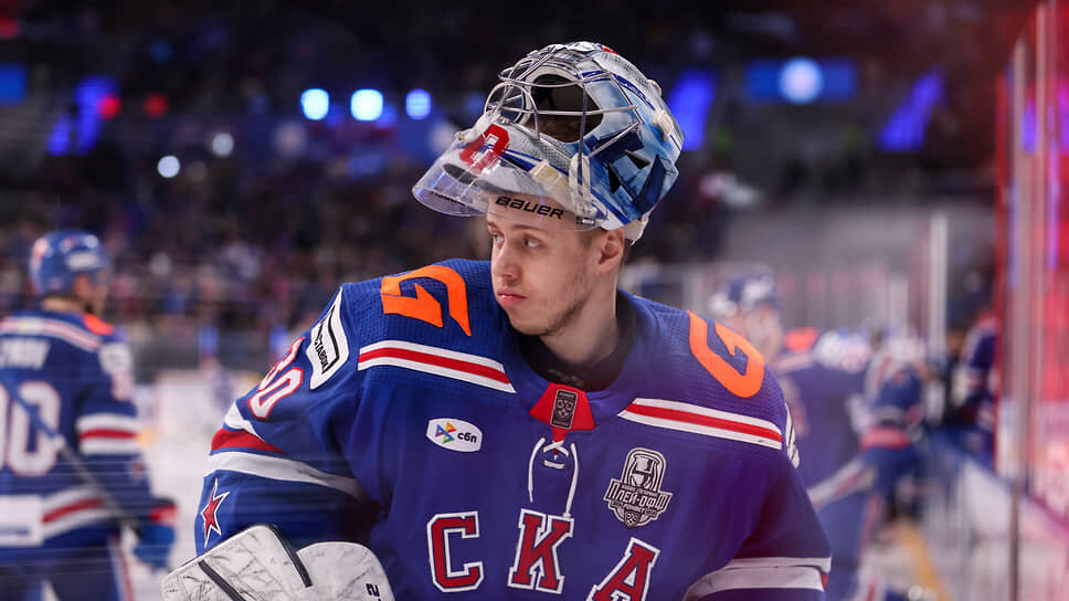 Вратарь ХК СКА (Санкт-Петербург) Егор Заврагин после первого периода.📷Фото: Валентина Певцова / Коммерсантъ